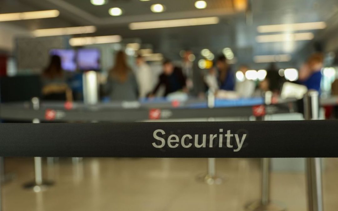 Guardie giurate armate per la sicurezza degli aeroporti